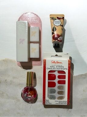 Sally Hansen Red Gold Nail Care Set